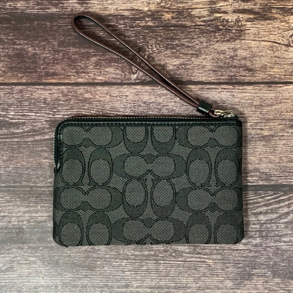 Coach ~ Wristlet in Signature Jacquard - Picture 3 of 6